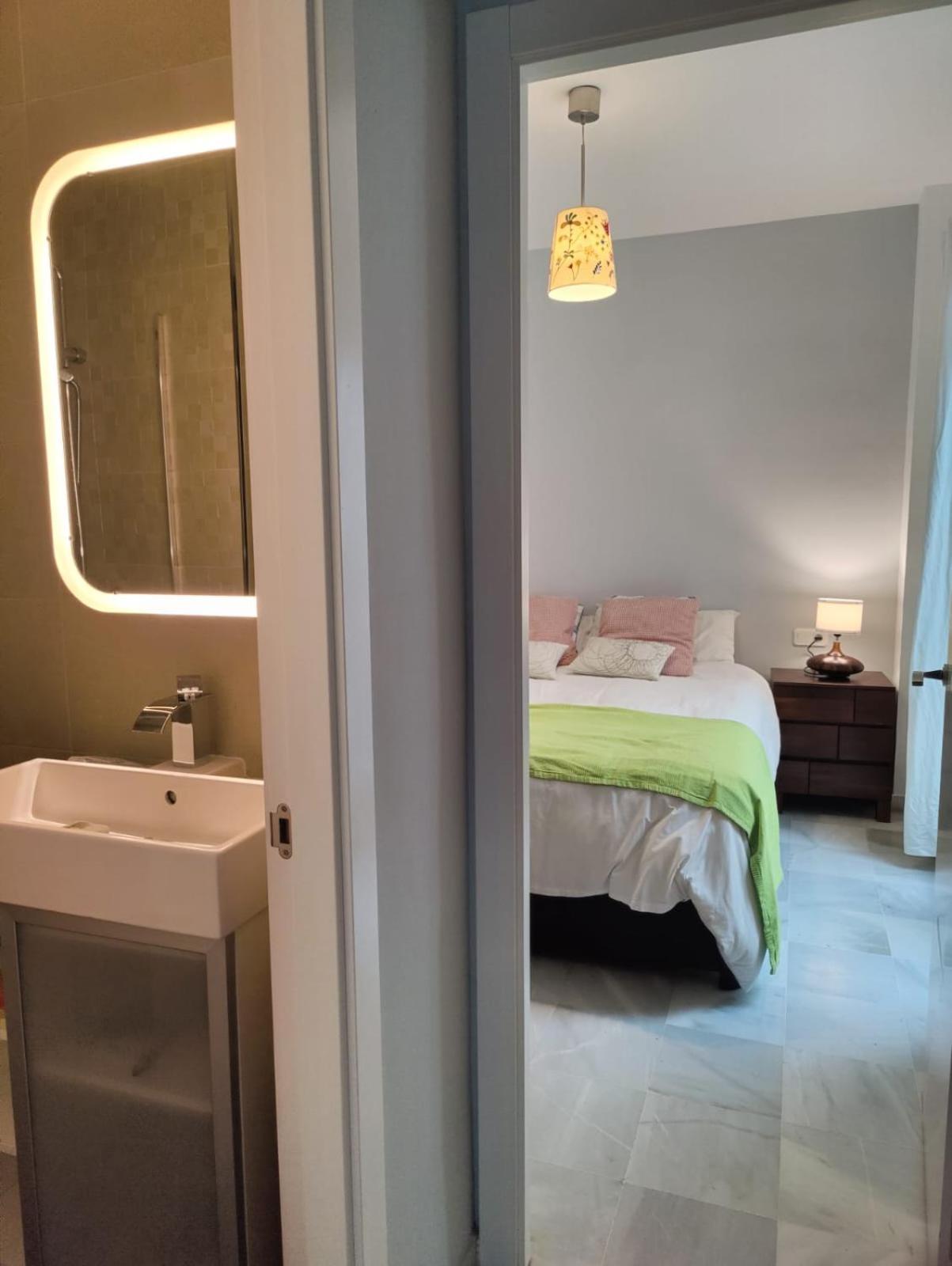 Luminoso Apartamento Exterior Con Balcon Y Patio En Centro Historico Feria-Alameda Sevilla Buitenkant foto